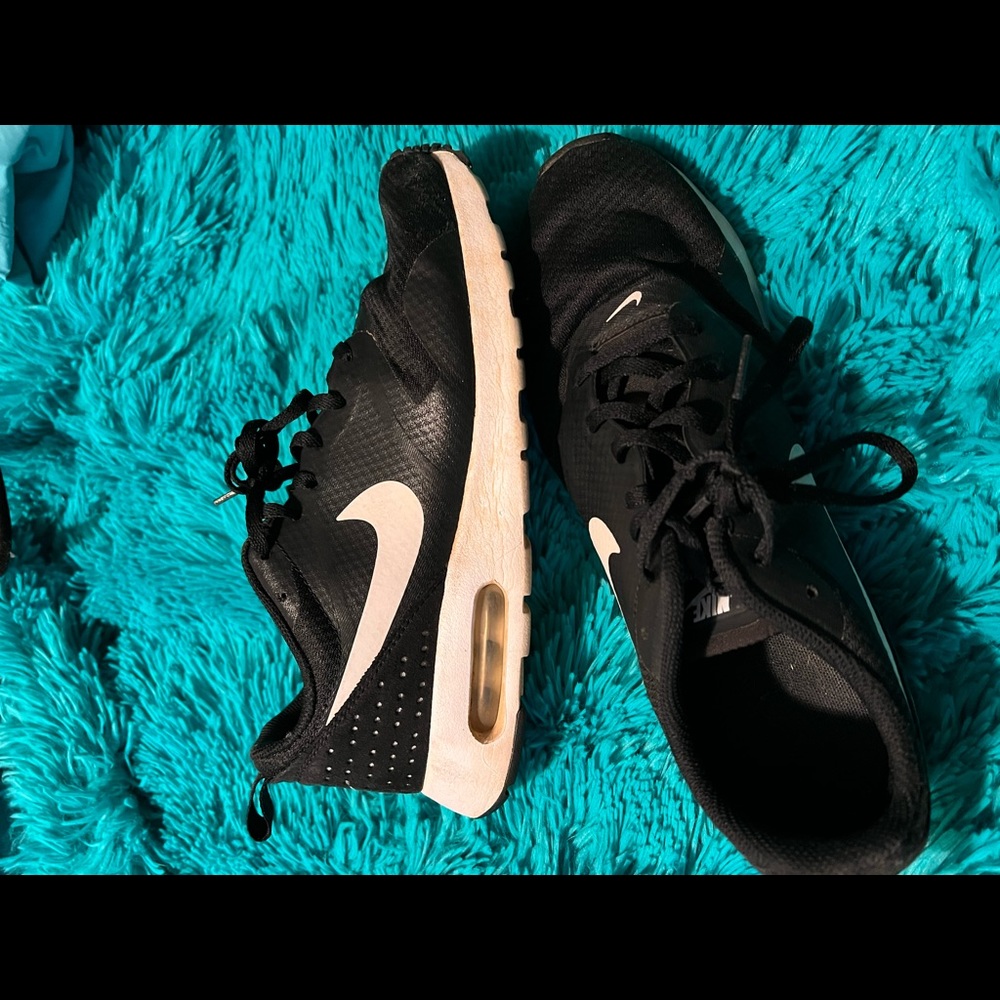 Nike tennis shoes